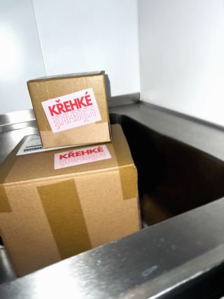 Ze všech stran na mě padaj nestíhačky ostatních tvůrců, který jsou úplně zahlcený nákupama. A pak jsem tu já, dělající...